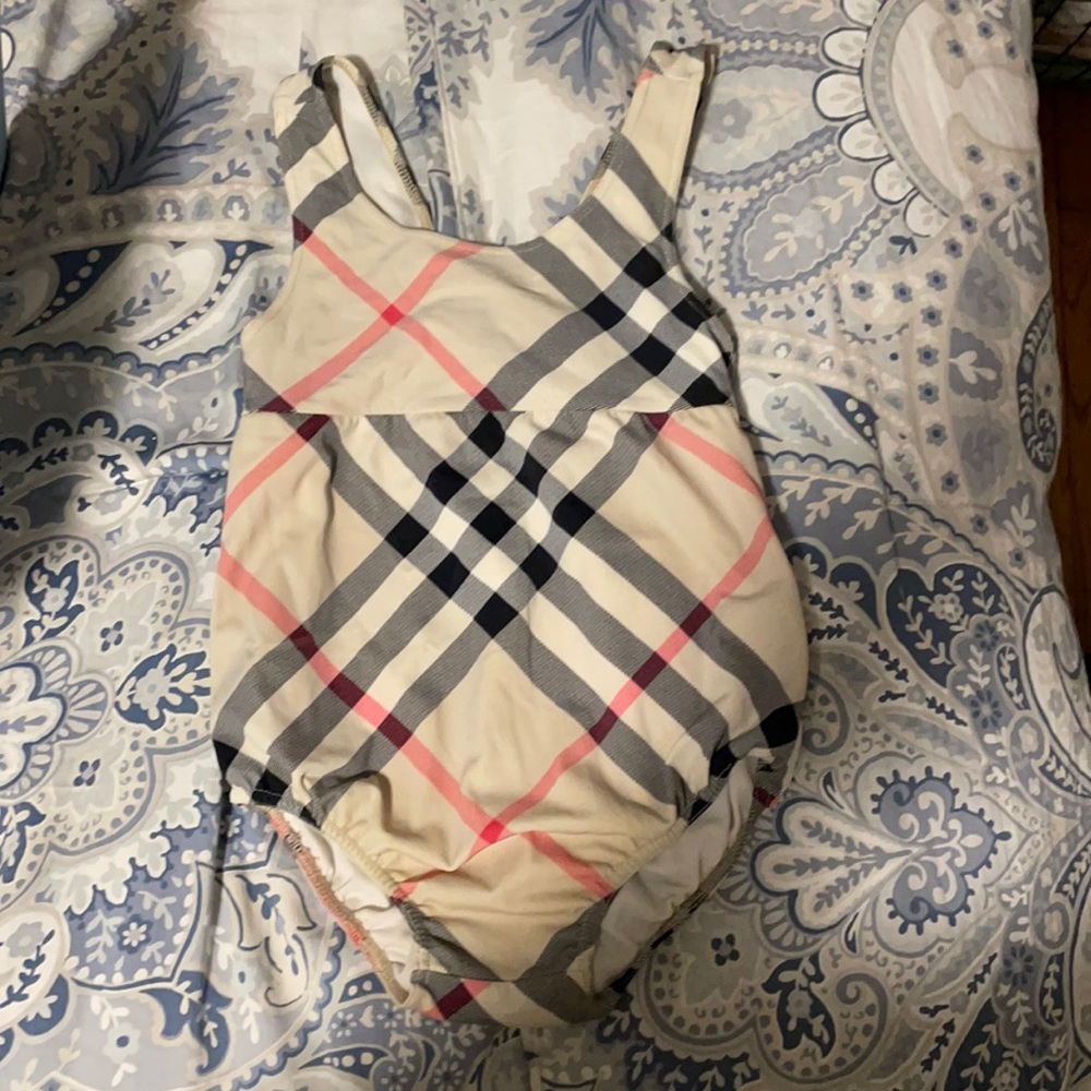 Burberry little girl swimming